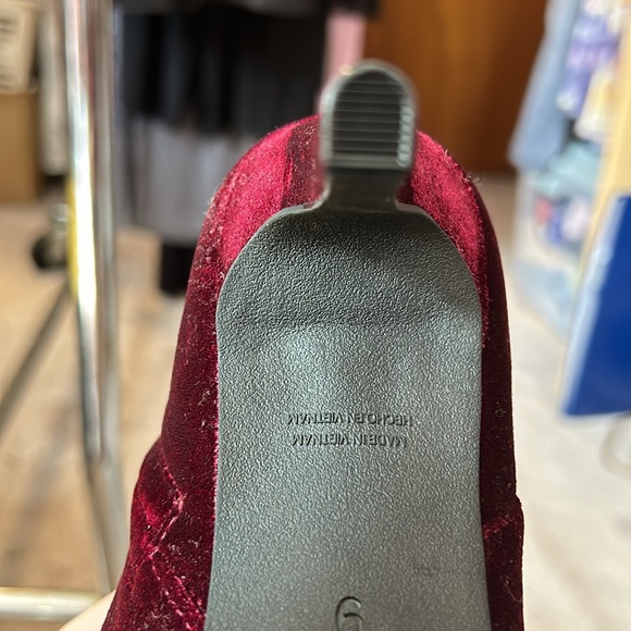 OLD NAVY NWOT WOMANS HIGH HEELED BOOTIES $39 RETAIL NWOT - Picture 6 of 7